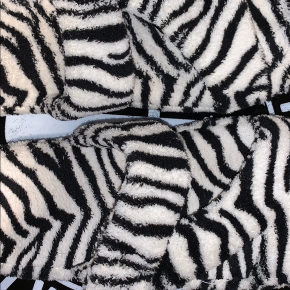 Zebra slippers - Picture 2 of 3
